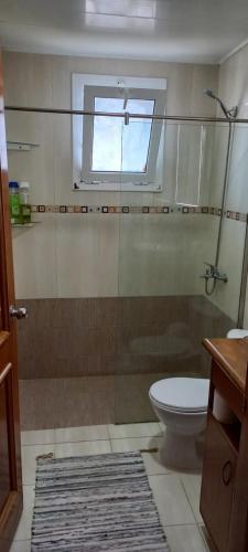 Un baño de Room beach-front with private bathroom -Adults only
