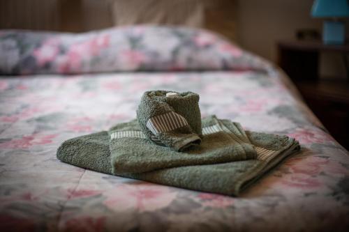 a pile of towels sitting on a bed at La Casina del Teso in Maresca