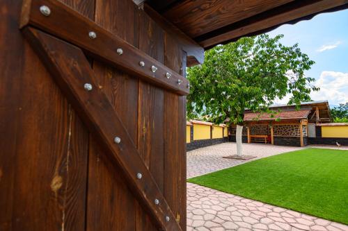 Zahrada ubytování Guest House Dinaya