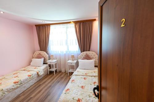 Postel nebo postele na pokoji v ubytování Guest House Dinaya