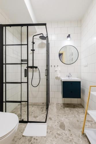a bathroom with a shower and a sink at Panocek i Babka in Białka Tatrzanska