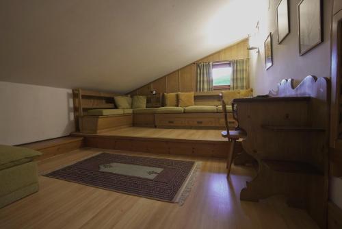 En eller flere senge i et værelse på Luxury Panoramic 3BR Apt 2min to Centre 5min to Lifts