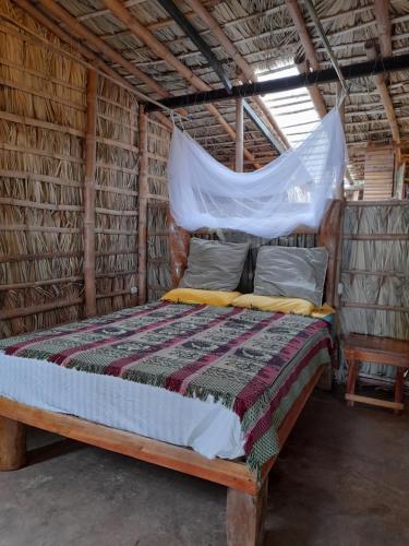 Ένα ή περισσότερα κρεβάτια σε δωμάτιο στο El Bamboo Cabins