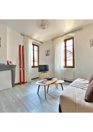 Televízia a/alebo spoločenská miestnosť v ubytovaní Coup de Coeur au pied du château - Nice studio ideally located