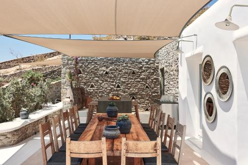 Χώρος καθιστικού στο Villa Barbarossa - Elegant Beachfront Retreat with Heated Pool & Outdoor Gym