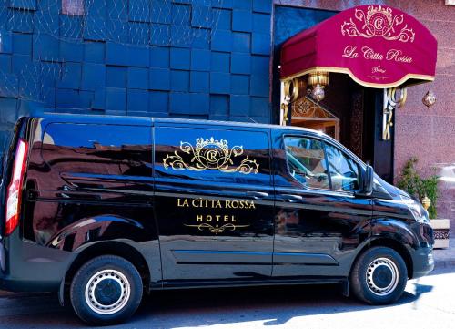 a black van parked in front of a hotel at Hôtel La Citta Rossa in Marrakech