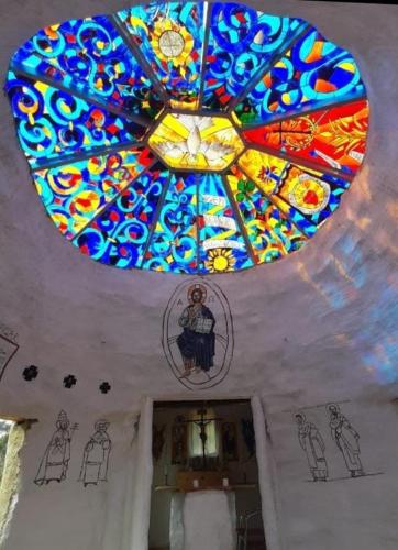 a ceiling with a stained glass window in a room at Glamping El Mirador de las estrellas in Bojacá