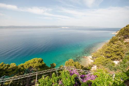 a view of the ocean from a cliff at Apartments Liana - VaLa in Mimice