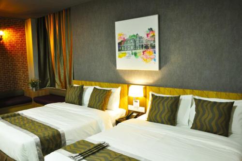 Kama o mga kama sa kuwarto sa Valya Hotel, Kuala Terengganu