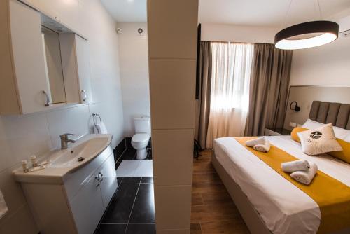 a bedroom with a bed and a sink and a toilet at City Stay B&B in Taʼ l-Imgħajjen