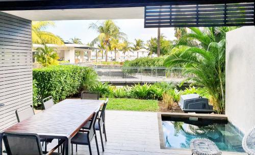 Latitude - with private plunge poolにある庭