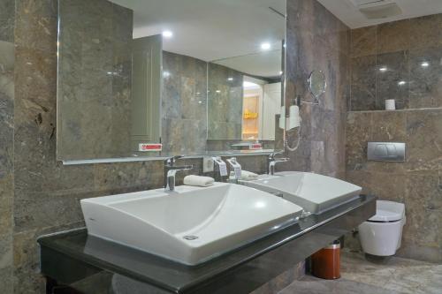 Koupelna v ubytování Swiss-Belhotel Lampung