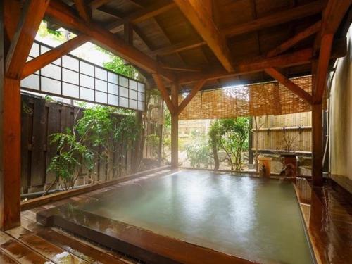 an empty room with a large window and a tennis court at Hanakanzashi in Nihommatsu