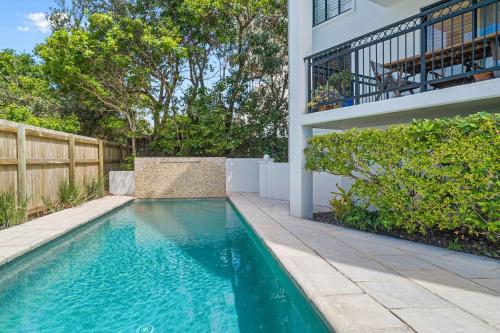 4 Hilltop Villas Enjoy Ocean Views From The Heart Of The Villageの敷地内または近くにあるプール