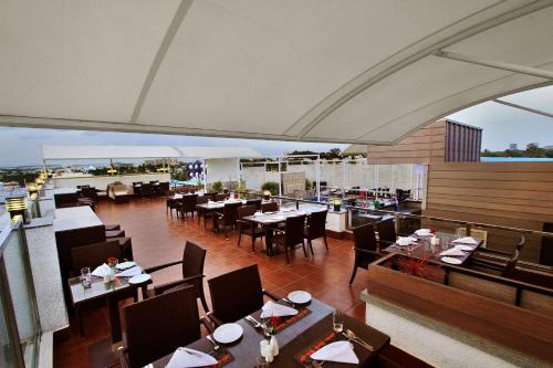 Un restaurante o sitio para comer en Comfort Inn Insys