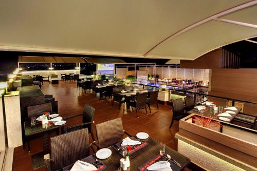 Un restaurante o sitio para comer en Comfort Inn Insys