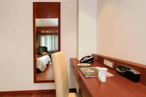 Una televisión o centro de entretenimiento en Comfort Inn Insys