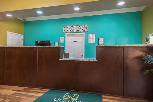 Η κουζίνα ή μικρή κουζίνα στο Quality Inn DeRidder