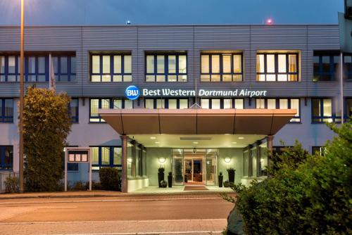 een gebouw met de beste westelijke derwent luchthaven bij Best Western Hotel Dortmund Airport in Dortmund