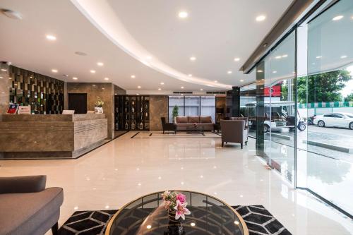 a lobby with a glass table in a building at SureStay Plus Hotel by Best Western Sukhumvit 2 in Bangkok