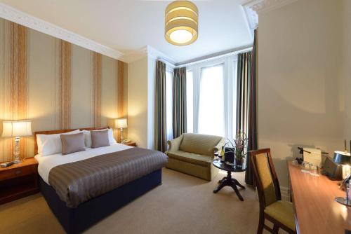 מיטה או מיטות בחדר ב-Best Western Plus The Connaught Hotel and Spa