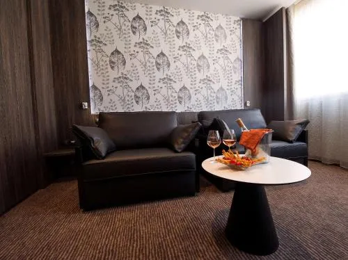 Best Western Premier Le Patio des Artistes Wellness Jacuzzi photo 33