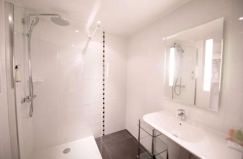 Best Western Premier Le Patio des Artistes Wellness Jacuzzi photo 72