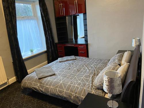 a small bedroom with a bed and a kitchen at St Pauls Rd - Townhouse Accommodation in Bradford