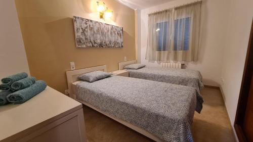 Łóżko lub łóżka w pokoju w obiekcie Dimi Holidays Porto Cristo SLU Meerblick Apartment 3- Hafen Porto Cristo 120m zum Strand