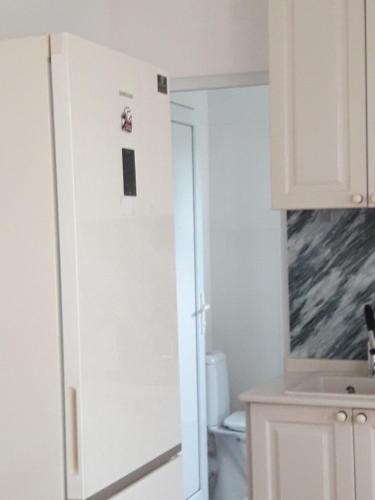 Кухня или мини-кухня в White Guest House
