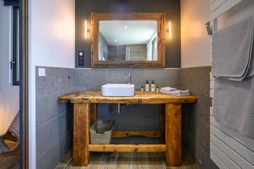 a bathroom with a sink and a mirror at Domaine du Bugassou, Chambres, Table d'hôtes & SPA in Belvès
