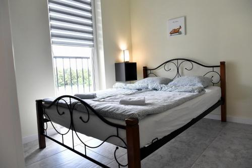 Uma cama ou camas num quarto em Ach To Tu! Apartament Zator