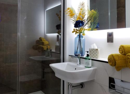 Central Boutique Studio ( With Parking ) photo 4