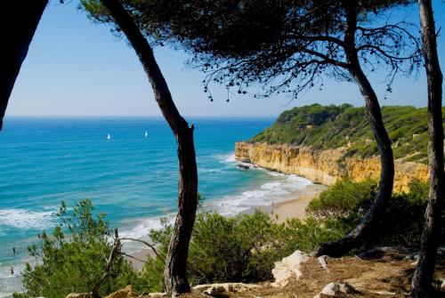 a view of the ocean from a bluff at Altafulla Mar Hotel in Altafulla