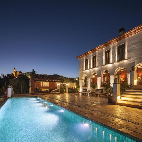 a swimming pool in front of a building at night at Casa Vesta in Zufre