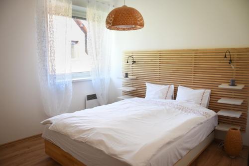 Posteľ alebo postele v izbe v ubytovaní Štýlový apartmán v srdci Donovalov