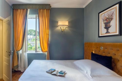 Llit o llits en una habitació de Grand Hotel Villa Politi