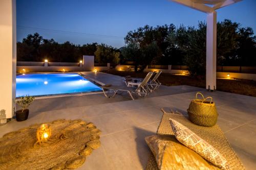 Bazén v ubytování Villa Boviana with private swimming pool nebo v jeho okolí