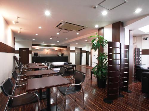 A restaurant or other place to eat at Kumamoto Green Hotel