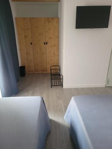 Malva Hostel Estartitにあるテレビまたはエンターテインメントセンター