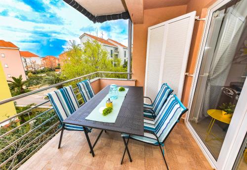 Zdjęcie z galerii obiektu Apartment Vjeko w Novalji