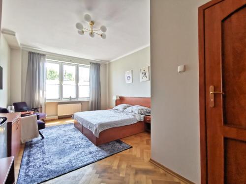 Posteľ alebo postele v izbe v ubytovaní Studio Centrum Gdynia Świętojańska