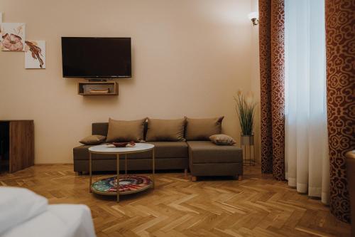 Televisyen dan/atau pusat hiburan di Dózsa Apartman Szeged