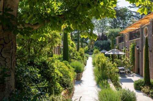 a garden with a pathway and trees and bushes at Villa Saint-Ange in Aix-en-Provence