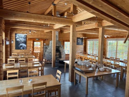 Basecamp Oulankaにあるレストランまたは飲食店