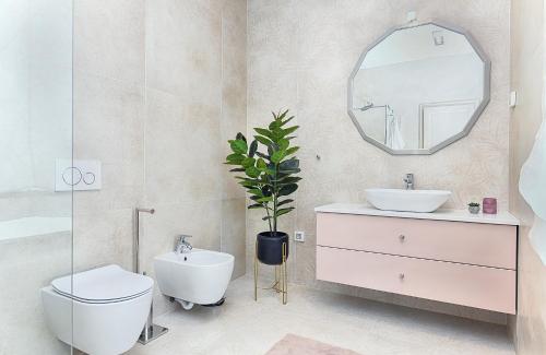 Et badeværelse på New VILLA TIHI OTOK near the beach