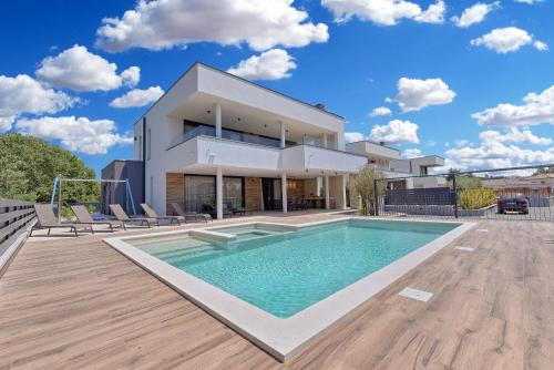 New VILLA TIHI OTOK near the beach