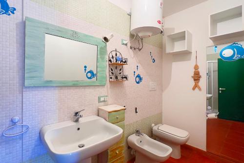 Et badeværelse på Bilocale Sant'Anna Vicolo del Mughetto 5 - Goelba