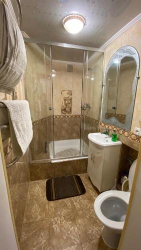 Ett badrum på Apartments on Deribasovskaya