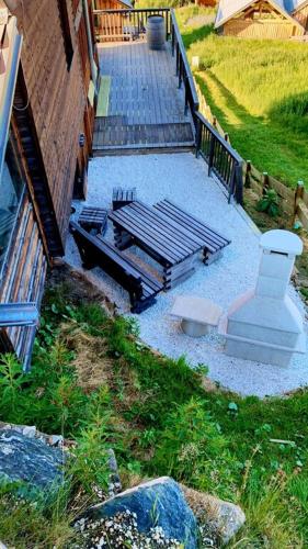 a picnic table and a bench in a yard at Klippitzhimmel in Klippitztorl